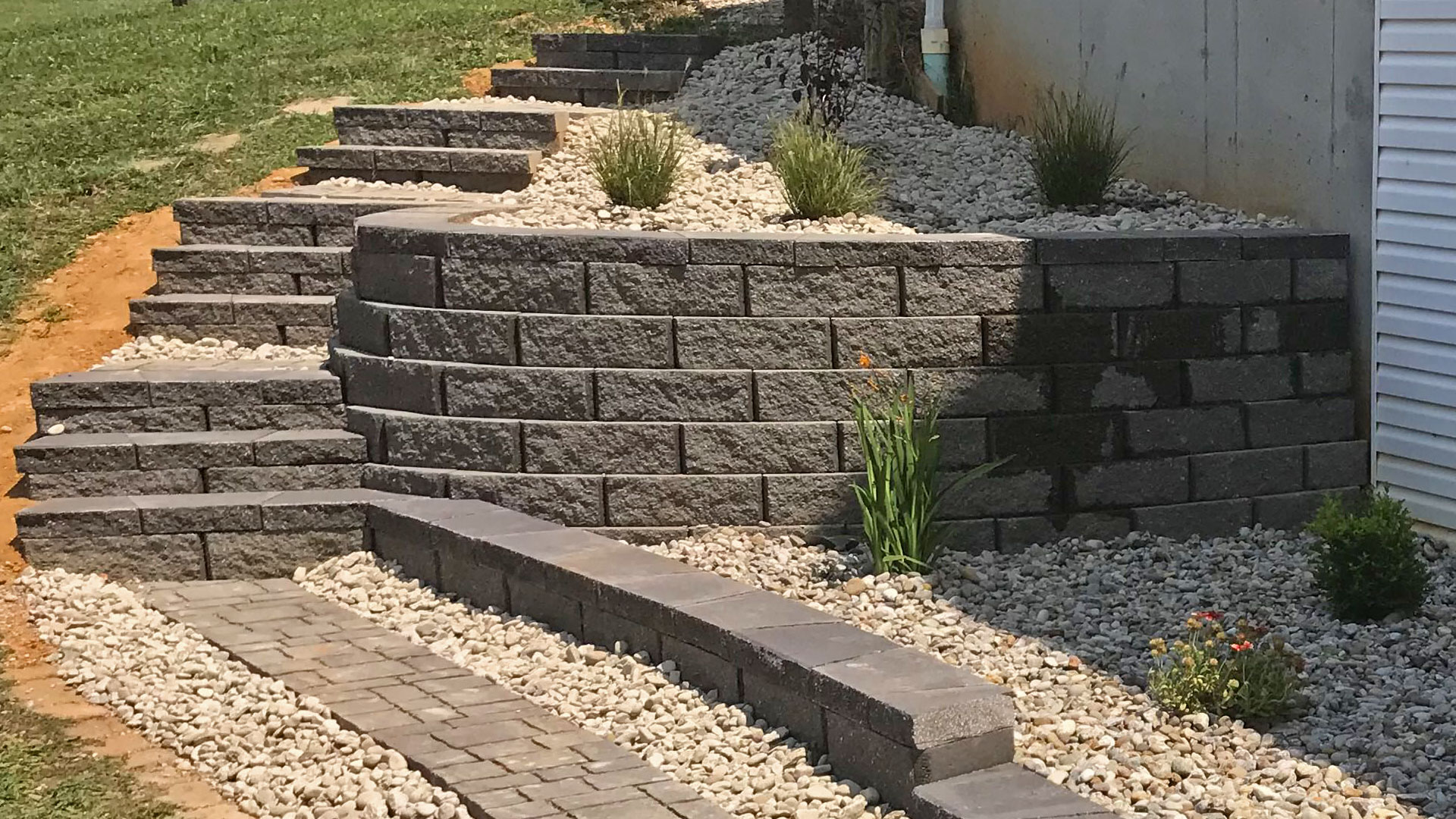 Custom retaining wall and steps hardscaping in New Albany, IN.